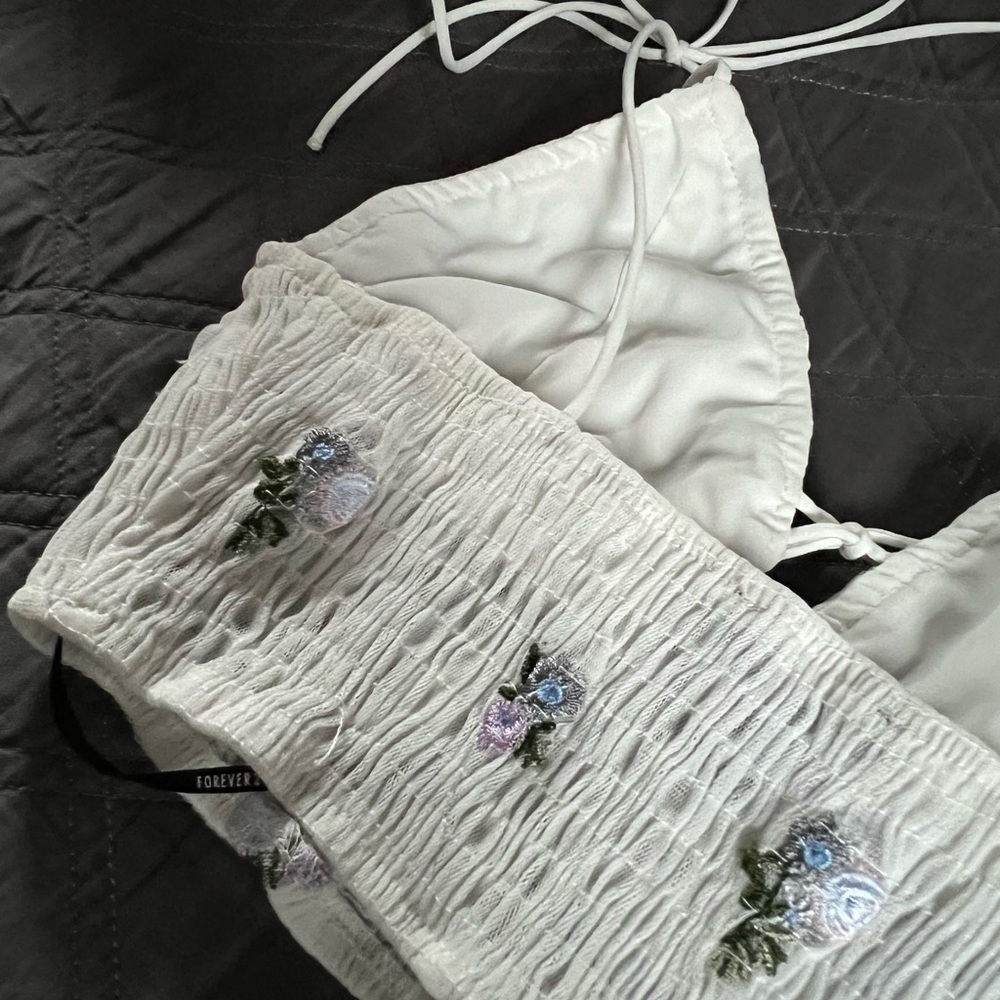 Adorable embroidered F21 spaghetti tie strap bralette top. Size S. - Picture 6 of 9